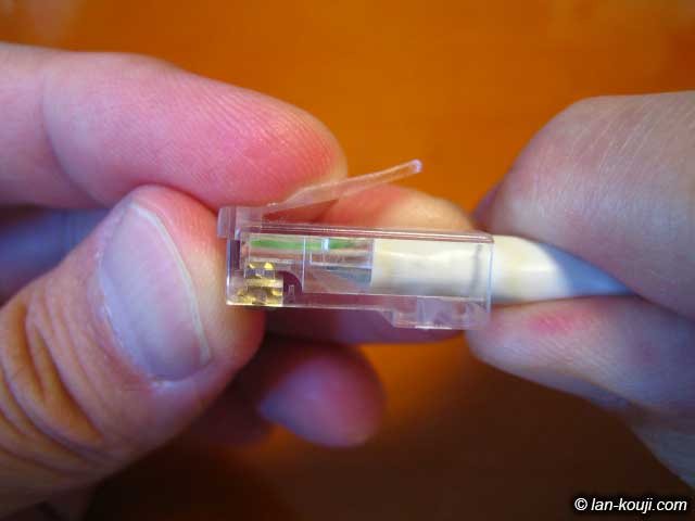 導線が先端に届くまでしっかり押し込む