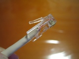 RJ-45プラグを挿入