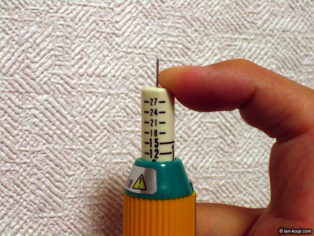 先端に針が内蔵されている