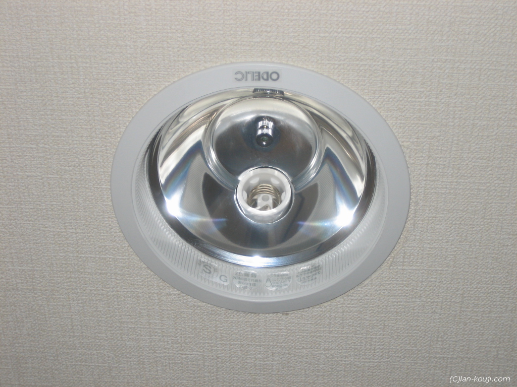 電球を取り外す