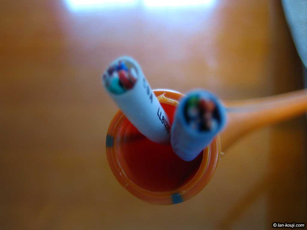 CD16にLANケーブル2本