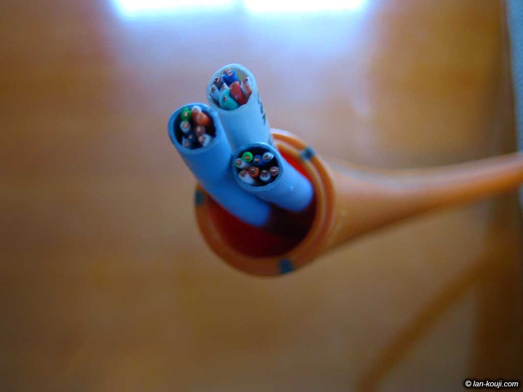 CD16にLANケーブル3本