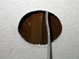 ダウンライトを外して通線作業
