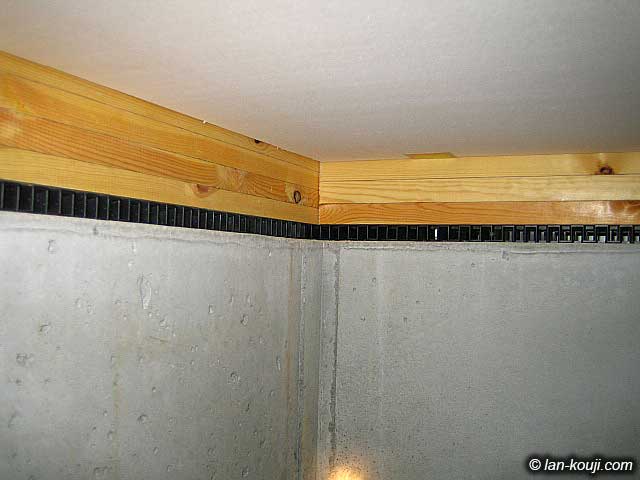 床には一面に断熱材が貼ってある