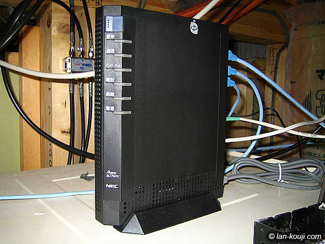 浴室天井裏に設置されたホームゲートウェイ