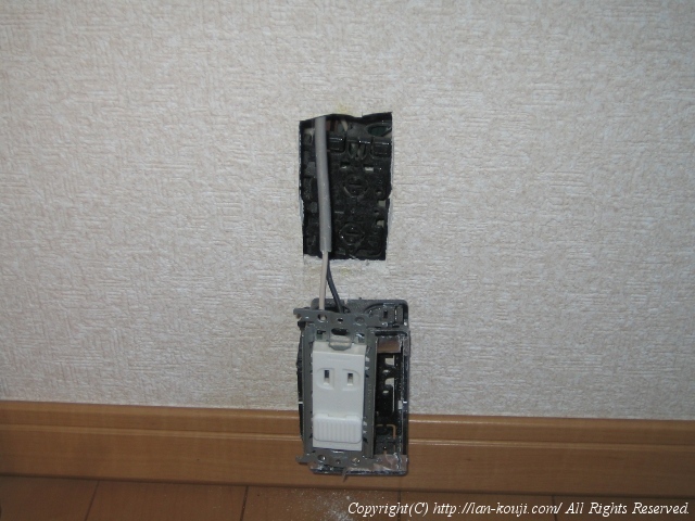 両側の電源コンセントを外す