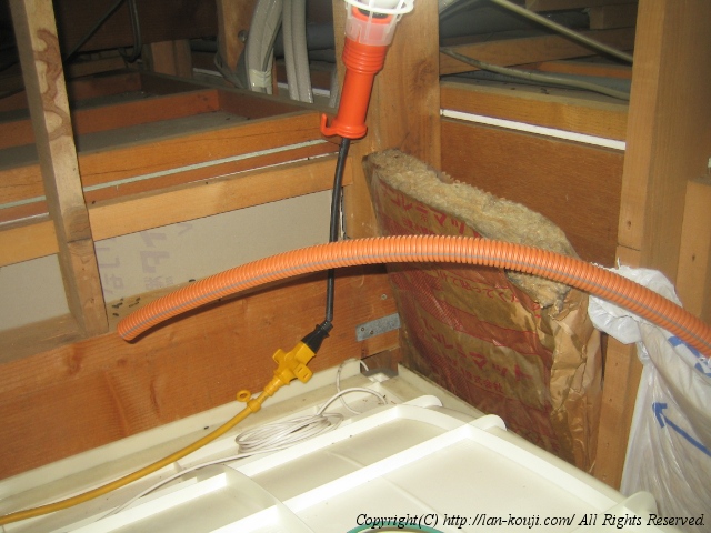 浴室天井裏までCDが通った