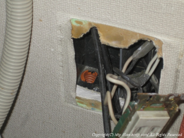 CD管を埋込ボックスに接続