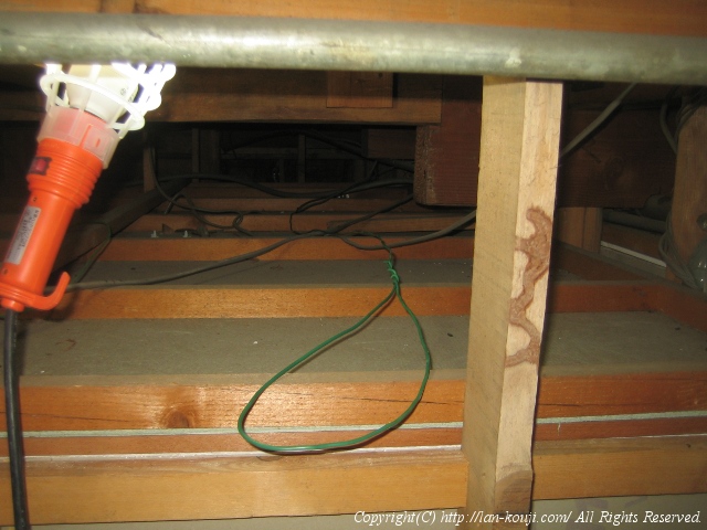 浴室点検口まで呼び線を通す