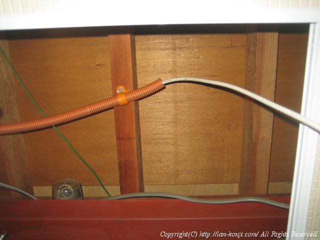 CD管にLANケーブルを通す