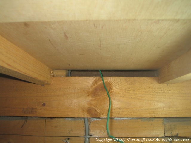 1F天井裏に呼び線が通った