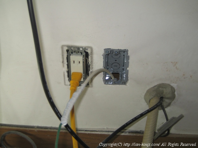 LANケーブルを接続して2Fに通す