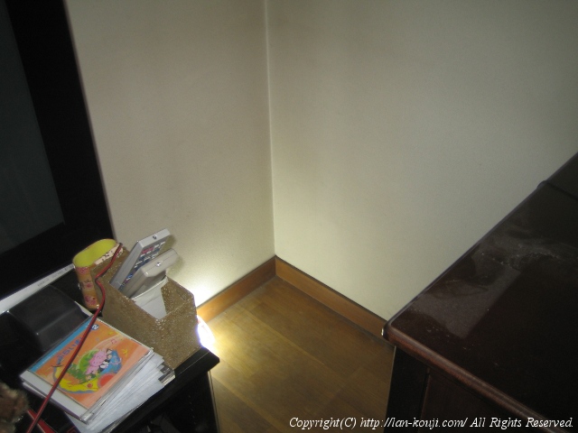 テレビ裏への配管場所