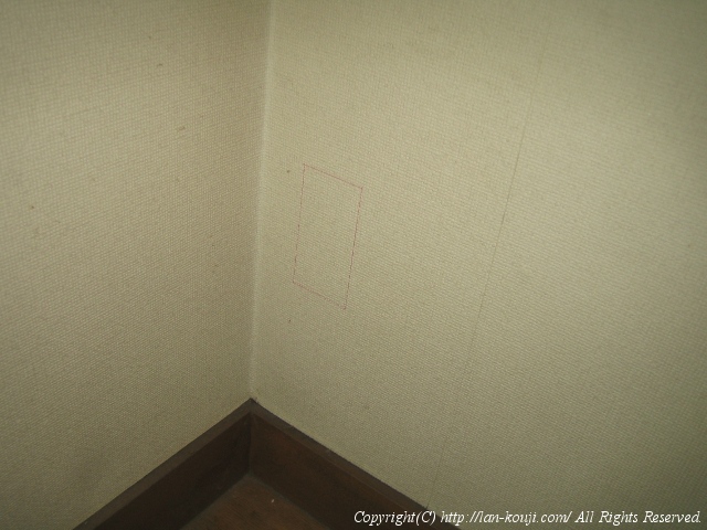 適当な位置に穴あけの線を卦書く