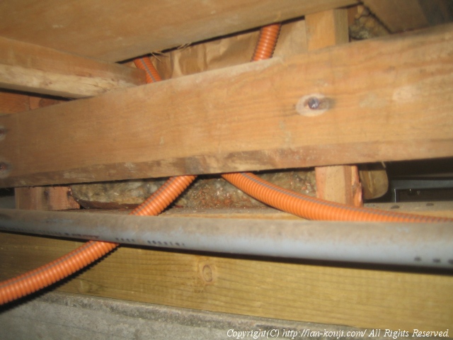 浴室天井裏へCD管を立ち上げる