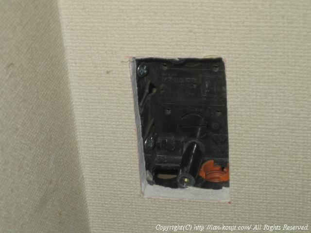 埋め込みボックスにCD管を接続して壁の中に設置