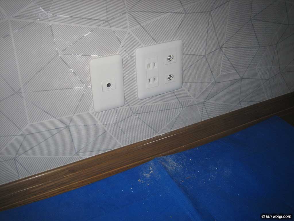 配線器具を元に戻して仕上げ