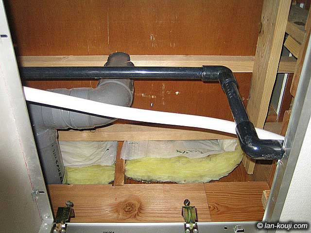 天井点検口の中の様子