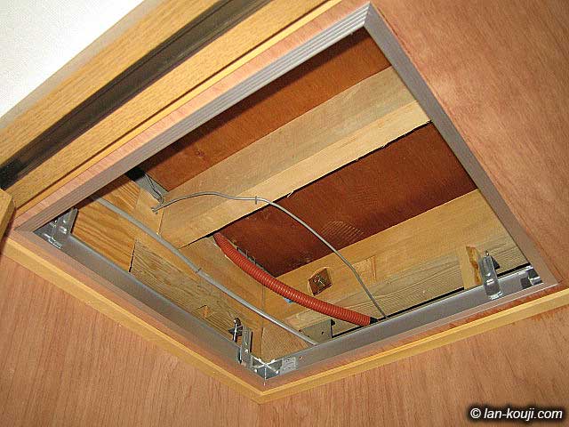 点検口の外枠取り付け